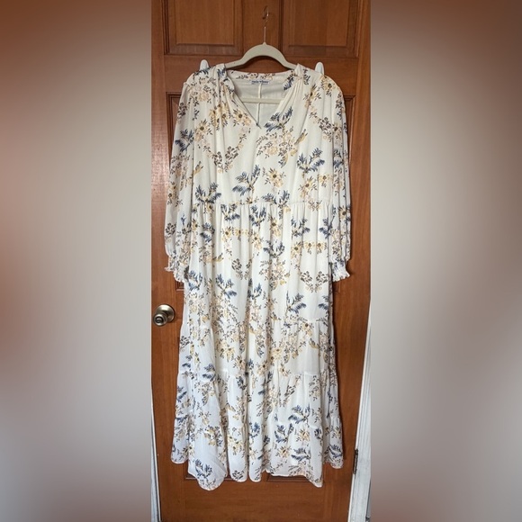Vada Winter Dresses & Skirts - Floral Long Sleeve Dress